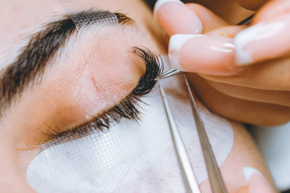 Attach new extensions to your natural lashes