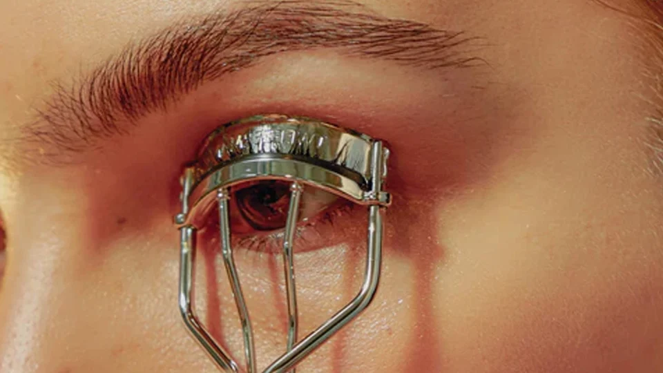 How to tighten your eyelash curler