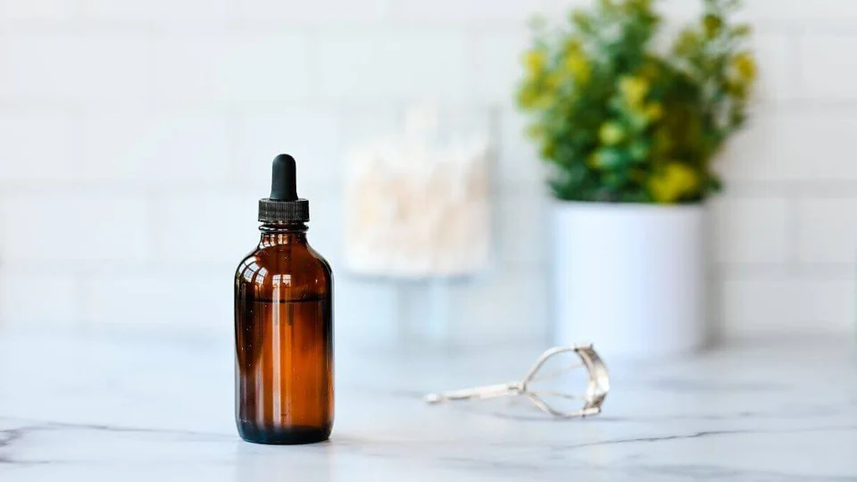 How to make eyelash serum at home - 4 step preparation process