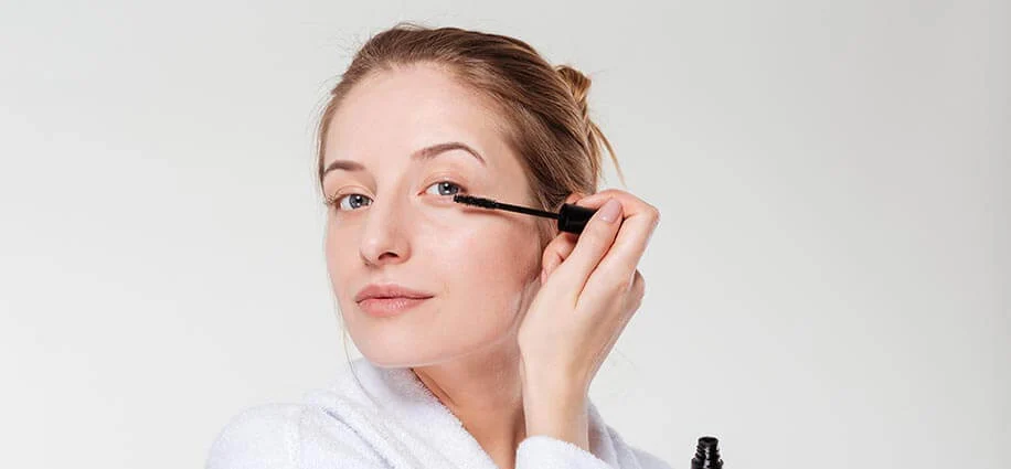 When-you-need-an-instant-fix-clear-mascara-is-the-best-choice