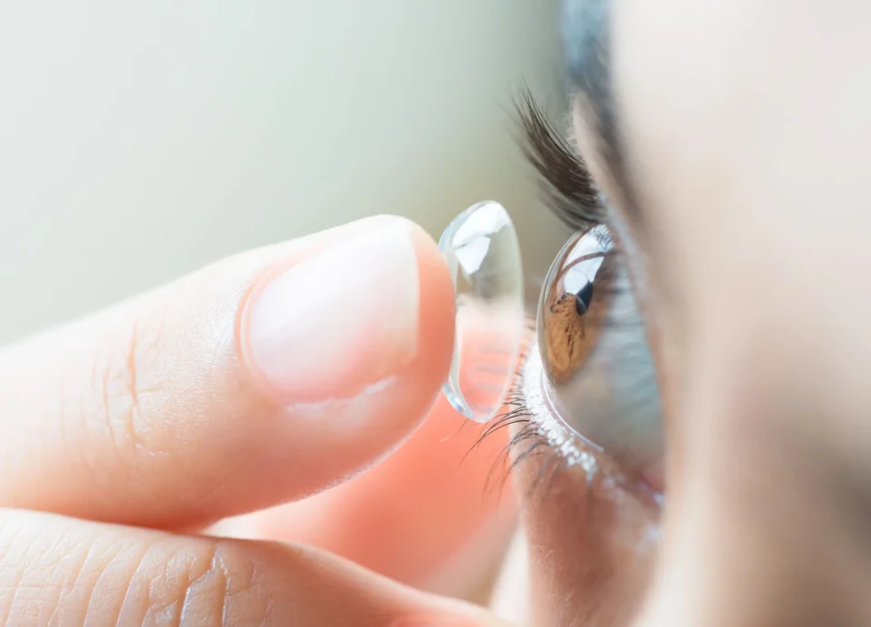 how to apply eyelash serum