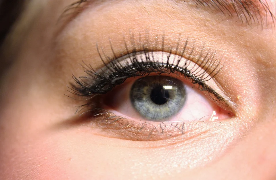 how to fix eyelash cowlick