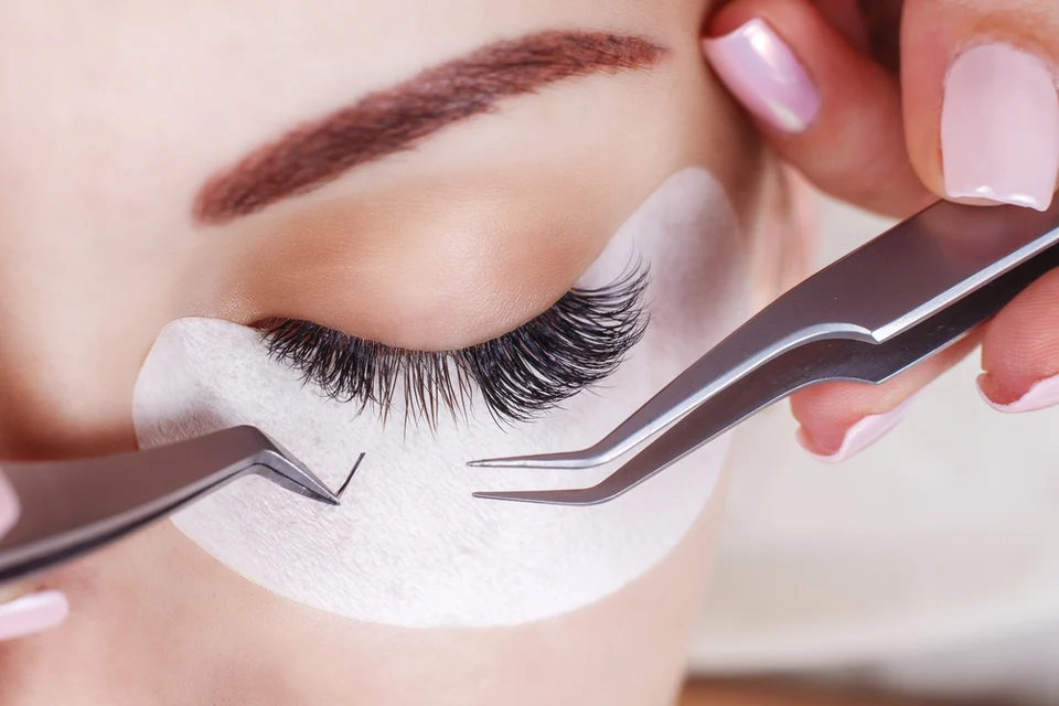 Knot-free-individual-lashes-are-a-perfect-choice-if-you-want-that-natural-lash-look