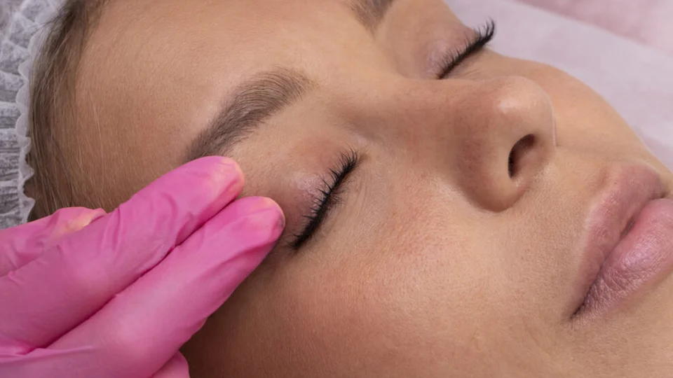how to make an eyelash cushion