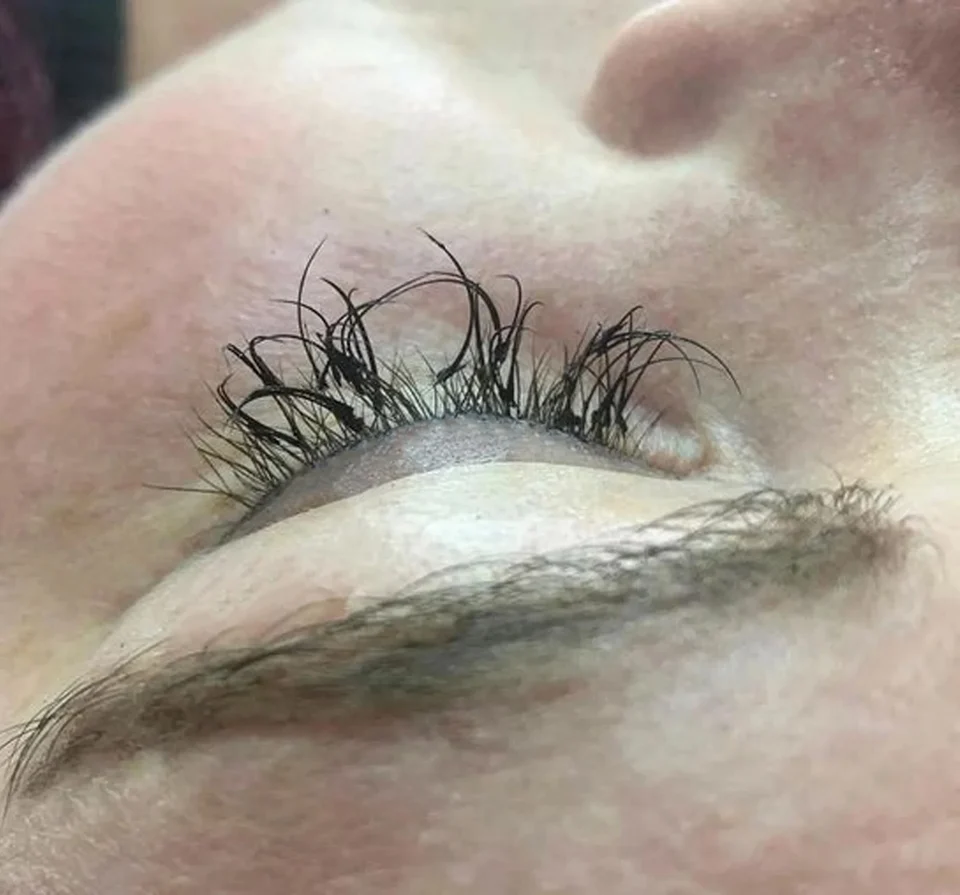Visual guide showing healthy lashes versus damaged lashes requiring immediate professional attention