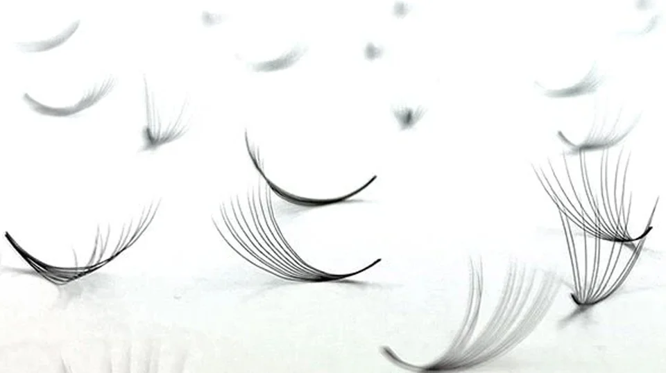 Comparison of heat-bonded and glue-bonded lash fan bases